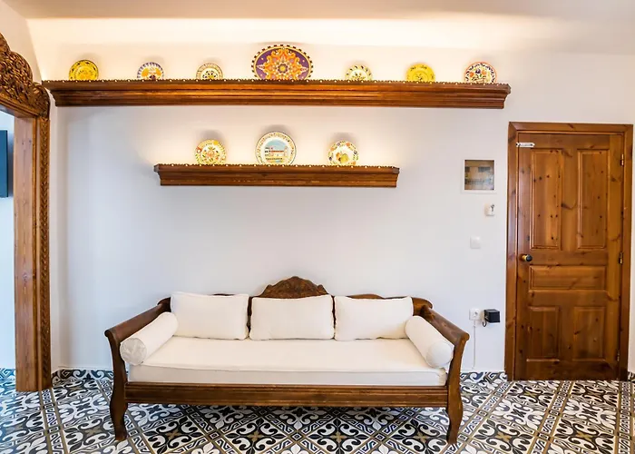 Gorgona Traditional 3 Apartment