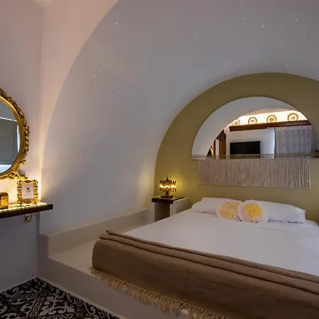 Gorgona Traditional 3 *