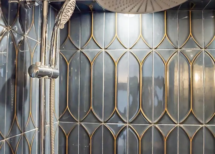 Gorgona Traditional 3 *